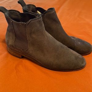 Womens toms ankle boots size 9. Dark gray